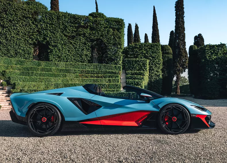 Lamborghini-Fenomeno_Roadster-2027-HD-c2adf1301c45961a9fce0f0b3cfd409683d070e19