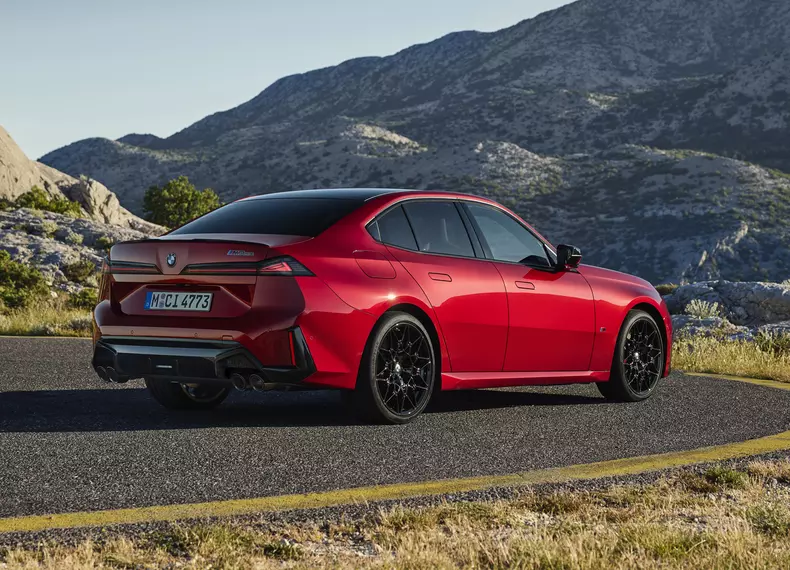 P90657712_highRes_the-new-bmw-m350-xdr