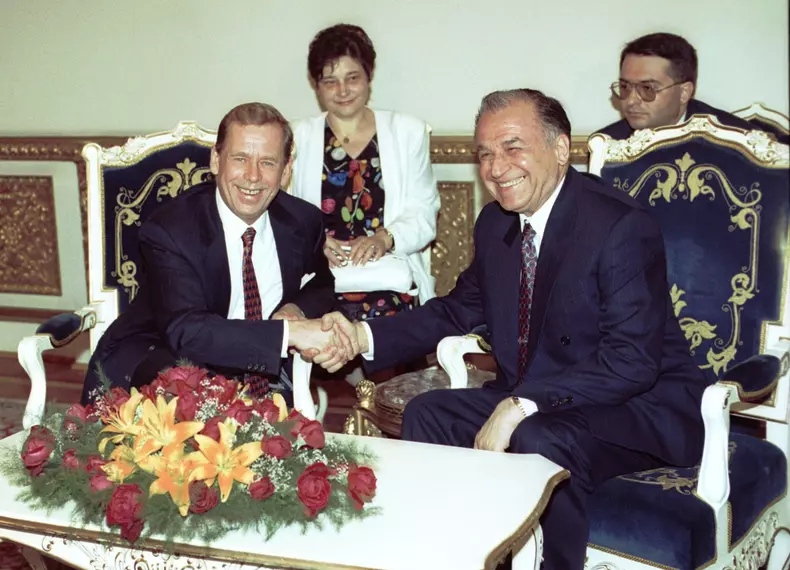 Václav HAVEL Ion ILIESCU