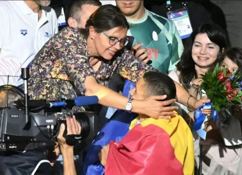 cine-este-si-cu-ce-se-ocupa-mama-lui-David-Popovici-10