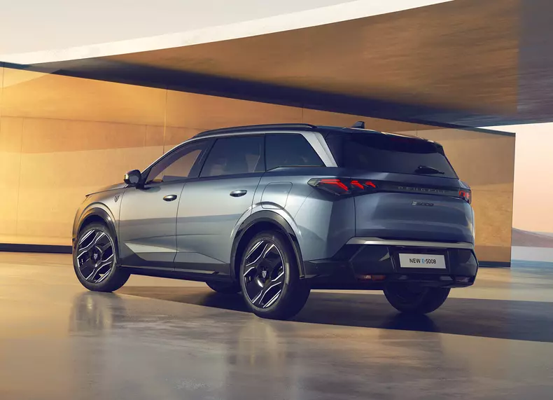 PEUGEOT_E5008_2403STYP_133