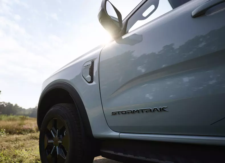 FORD_2024_RANGER_PHEV_09