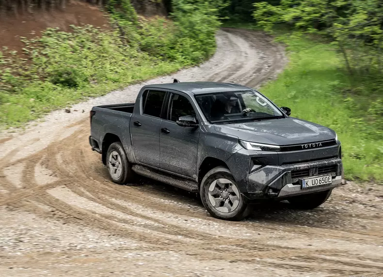 Toyota-HiLux_BEV-2026-HD-b4ee34191c511848b13496ebd05441cccc609f104