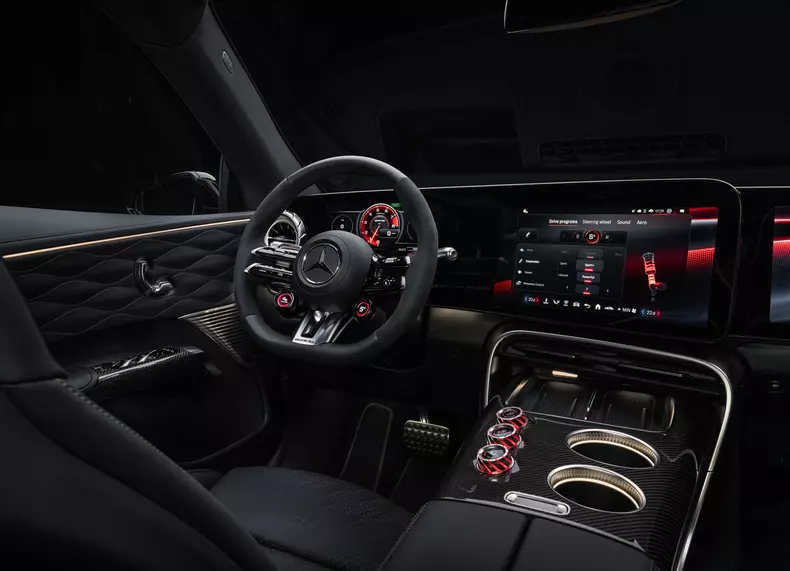 Mercedes-Benz-AMG_GT_SUV-2027-HD-7e74b6de1c7d564005799d9d91eab210ecbe58e76