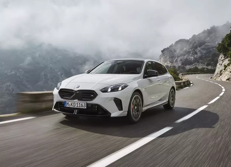 P90550894_highRes_the-all-new-bmw-m135