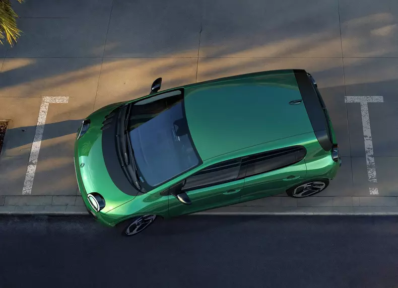 Renault-Twingo_E-Tech_EV-2027-HD-1905280f1c037565892a51a1e44c80d8cb7df67d8