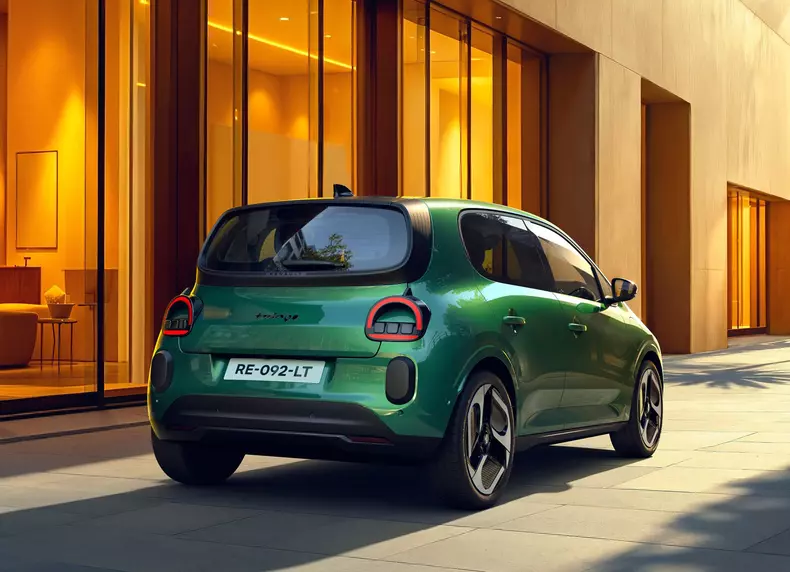 Renault-Twingo_E-Tech_EV-2027-HD-5220e1db1c33f4d0a98f4fcda5ec9235c7dade979