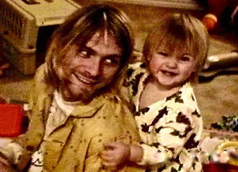 frances bean cobain in copilarie cu tatăl său