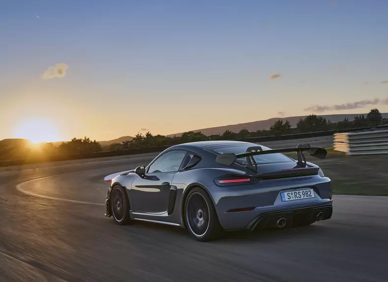 Porsche-718_Cayman_GT4_RS-2022-1600-1a