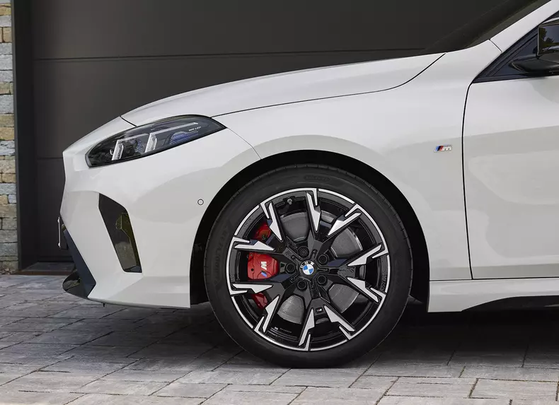 P90550915_highRes_the-all-new-bmw-m135