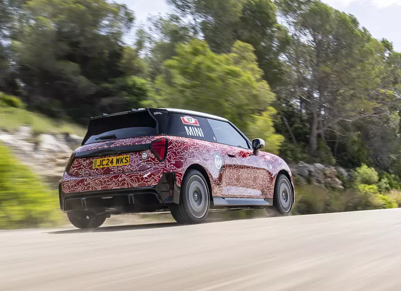 P90557176_highRes_the-new-mini-john-co