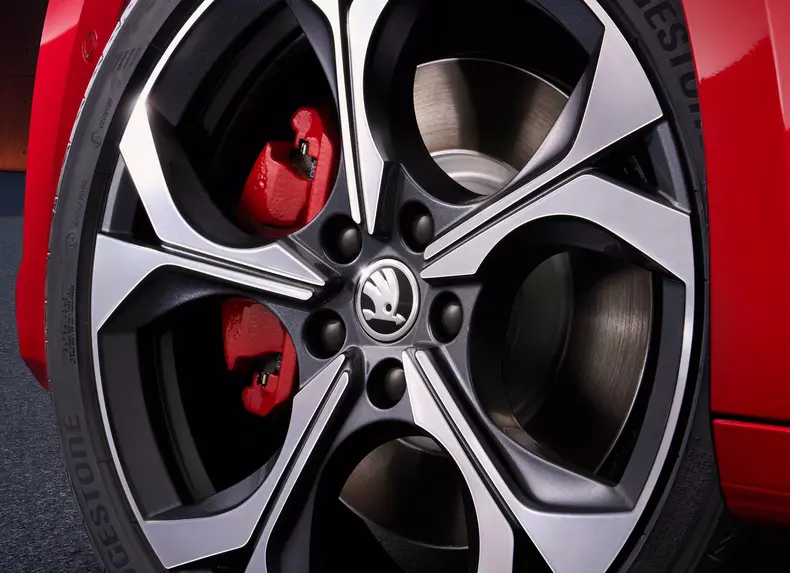 Skoda-Octavia_RS-2025-HD-f1b7b24f1bb30cdd8e80cb80fe86649cd0c192abc