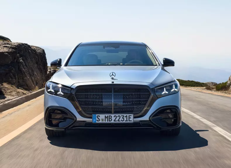 Mercedes-Benz-S-Class-2027-HD-5483ecb21c21d4fa7b34429bf221d06a18e752373