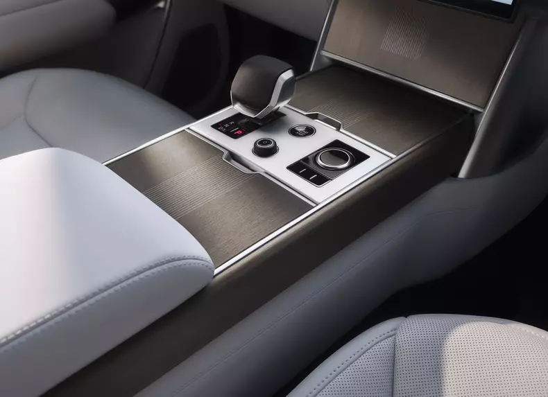 Land_Rover-Range_Rover_Electric-2027-HD-f376ca931c6c8c518a371971b2e3916a074088b25