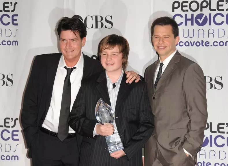 Angus T. Jones a ajuns de nerecunoscut. Cum arată acum actorul din „Doi bărbați și jumătate”