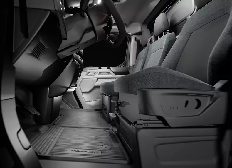 E-Transit_Custom-cross_cab_access