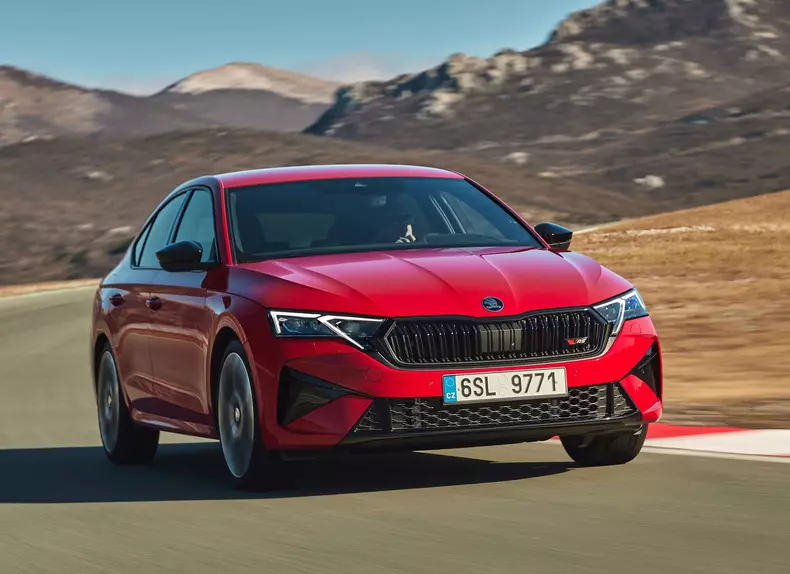 Skoda-Octavia_RS-2025-HD-a89da0e51bb385aaa48186c00f7ee077767413aba