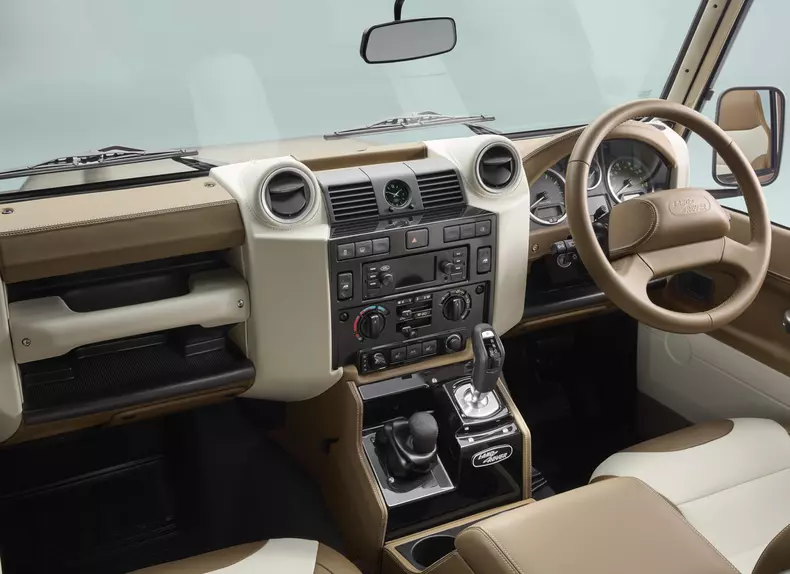 Land_Rover-Defender_Classic_V8_Soft_Top-2025-Interior.34bc4891