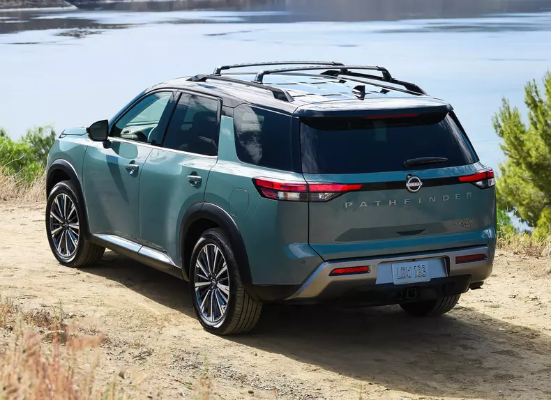 Nissan-Pathfinder-2026-Rear_Three-Quarter.dd68c785
