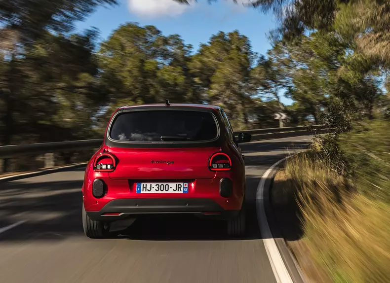 Renault-Twingo_E-Tech_EV-2027-HD-6b6a380d1c33ded74ad7b11515d1344537011897a