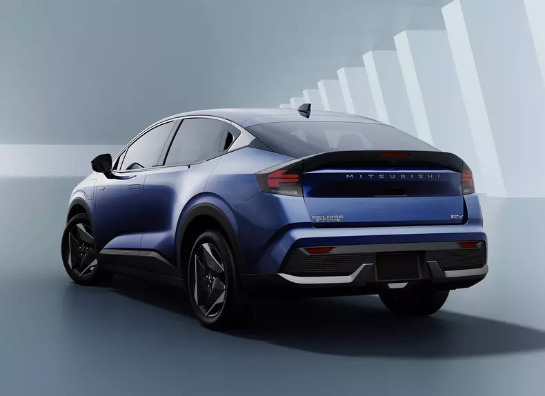 Mitsubishi-Eclipse_Sportback-2027-Rear_Three-Quarter.24a59adb
