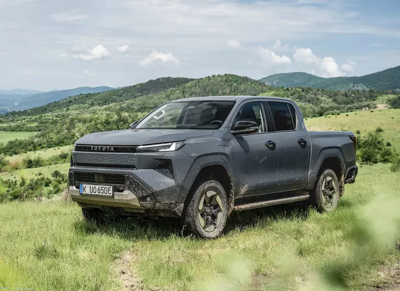 Toyota-HiLux_BEV-2026-HD-ecb5374d1c512a9e3897b2752f0890d87af476103