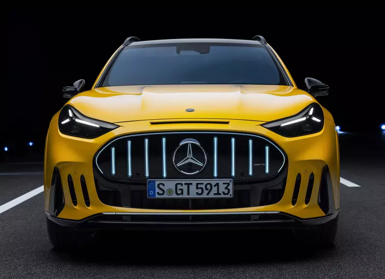 Mercedes-Benz-AMG_GT_SUV-2027-Front.f2da0714
