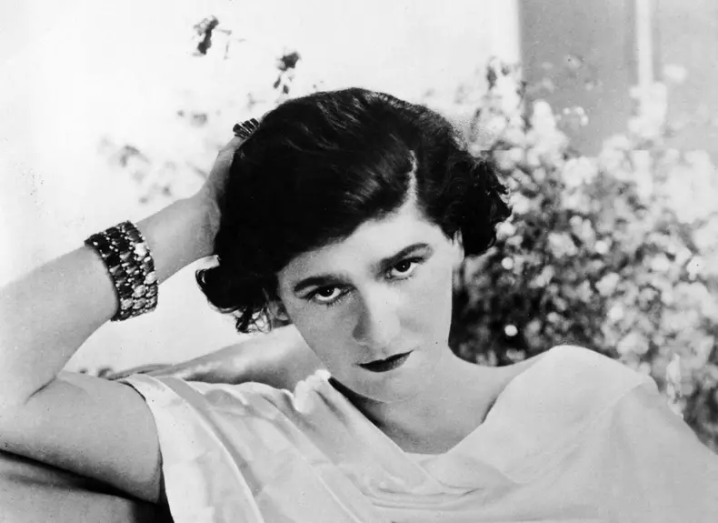 Coco Chanel, lecții de fashion și stil de la cea mai influentă creatoare de modă a secolului trecut