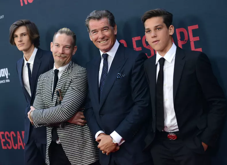Cum arată fiul cel mic al lui Pierce Brosnan. Paris are 22 de ani și este bucățică ruptă din celebrul actor