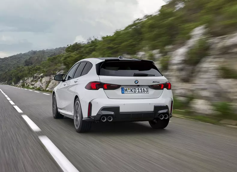 P90550887_highRes_the-all-new-bmw-m135