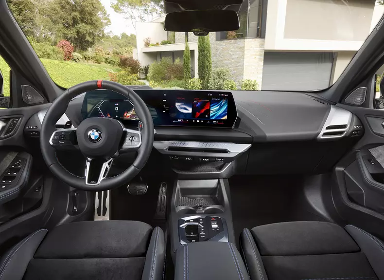 P90550947_highRes_the-all-new-bmw-m135