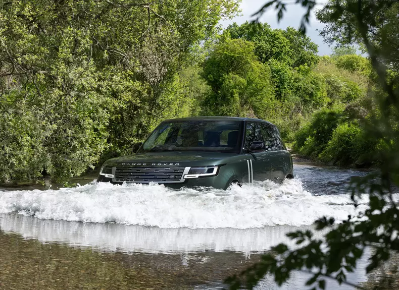 Land_Rover-Range_Rover_Electric-2027-HD-0ee055a61c6c58390669ff12eb350034596521b24