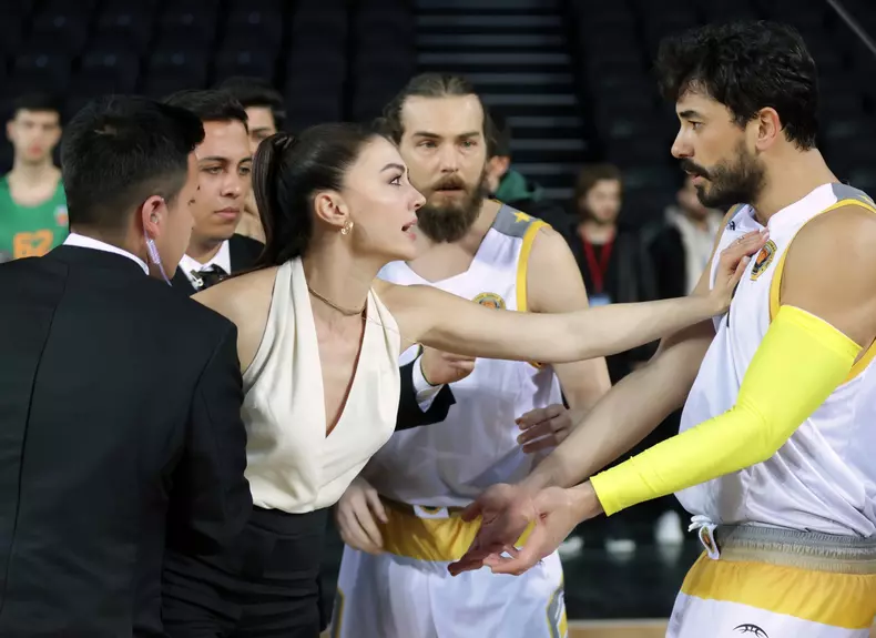 serialul turcesc „Regina”  (2)