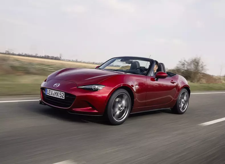 2021_Mazda_MX-5_Germany_act_16