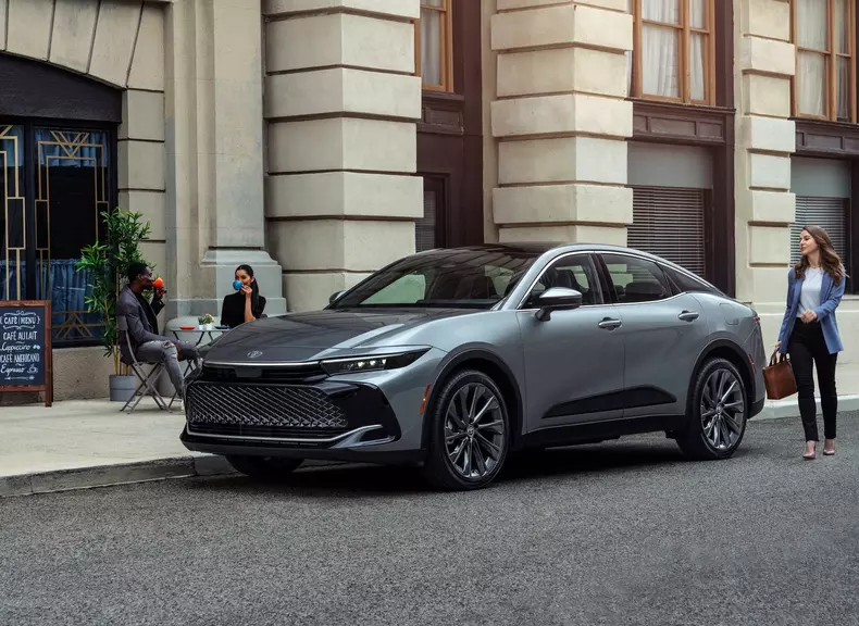 Toyota-Crown-2023-1600-02