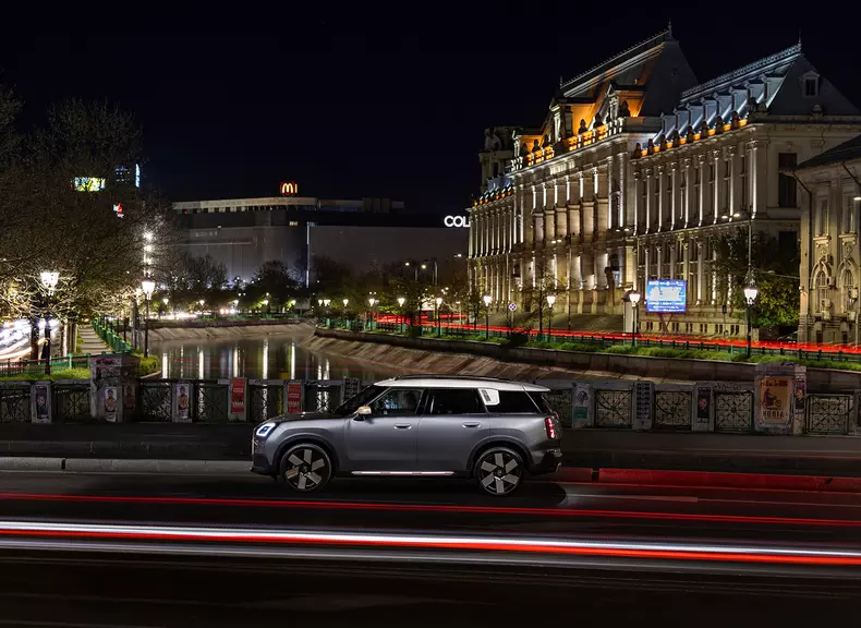 P90546228_highRes_nightdrivero-photo-e