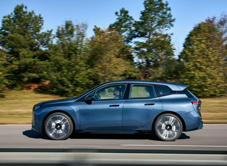 BMW-iX-2025-HD-18d216261ba0d30387c40115e36ad097abcf179de