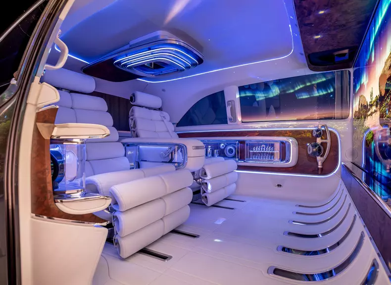 Mercedes-Benz-Vision_V_Concept-2025-HD-821b18751bc321142969cf93314e72aecef4ff1cd