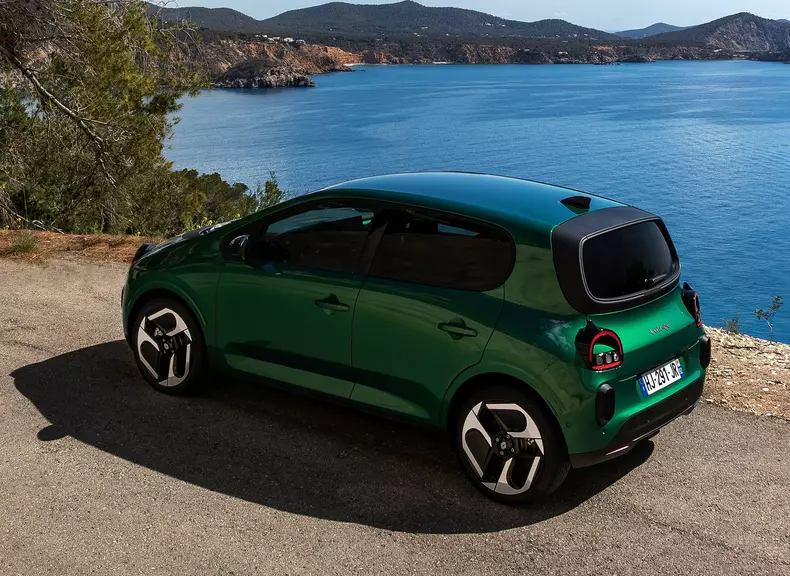 Renault-Twingo_E-Tech_EV-2027-HD-9d89845d1c33087bffad4142a952d3d811ee24979