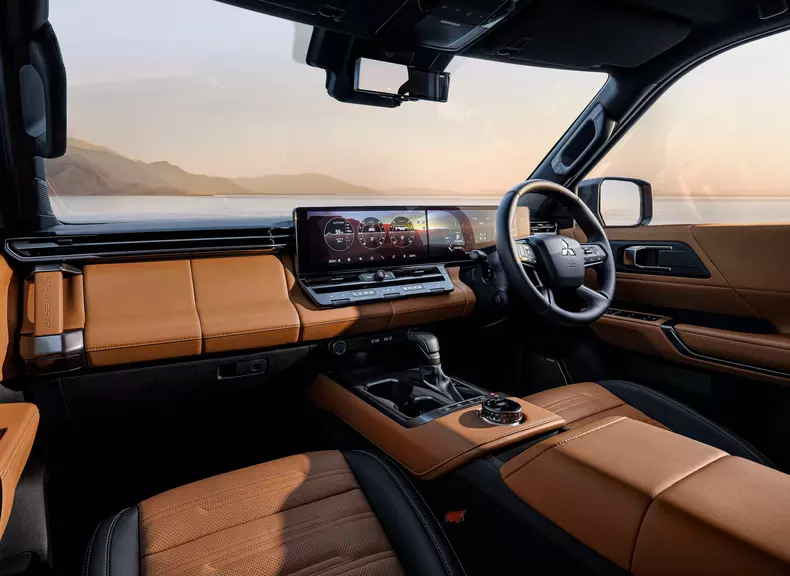 Mitsubishi-Pajero-2027-Interior.0656c0a7