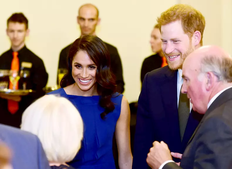 De ce poartă Meghan Markle ținute bleumarin