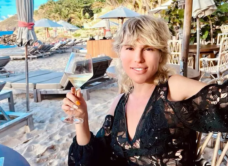 Corina-Bud-a-pozat-nud-la-42-de-ani-si-a-postat-imaginea-online.-Cum-au-reactionat-fanii-10