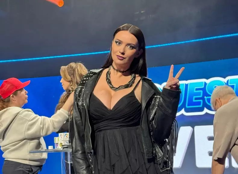 Diana-Dumitrescu-prezintă-„Top-Invers-Eroii-Comediei”-la-TVR (1)