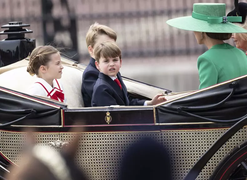 Prințul Louis, pus pe șotii! Nepotul regelui Charles al III-lea a fost în centrul atenției