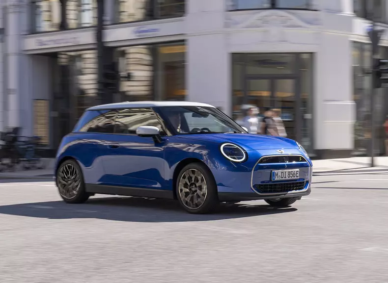 web_P90527290_highRes_mini-cooper-se-10-20