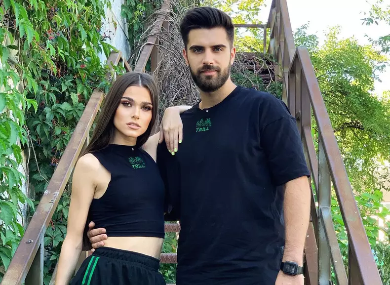 alex-leonte-surpriza-theo-rose-4