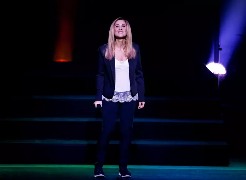 Lara Fabian amana concertele din Craiova si Bucuresti