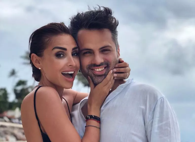 roxanablagu_67881200_581942042603638_8456999094833260995_n-1-1