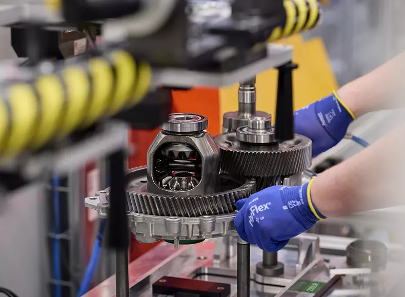 P90468776_highRes_insights-into-produc