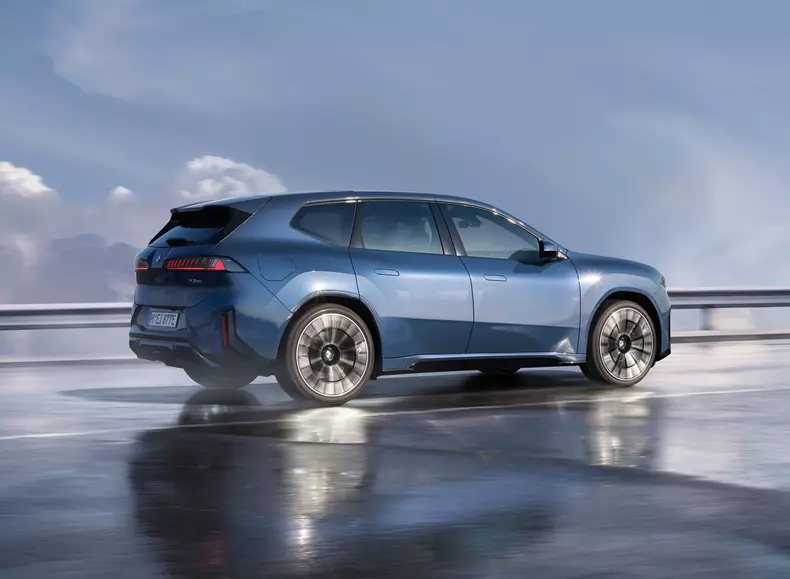 P90615626_highRes_the-new-bmw-ix3-50-x